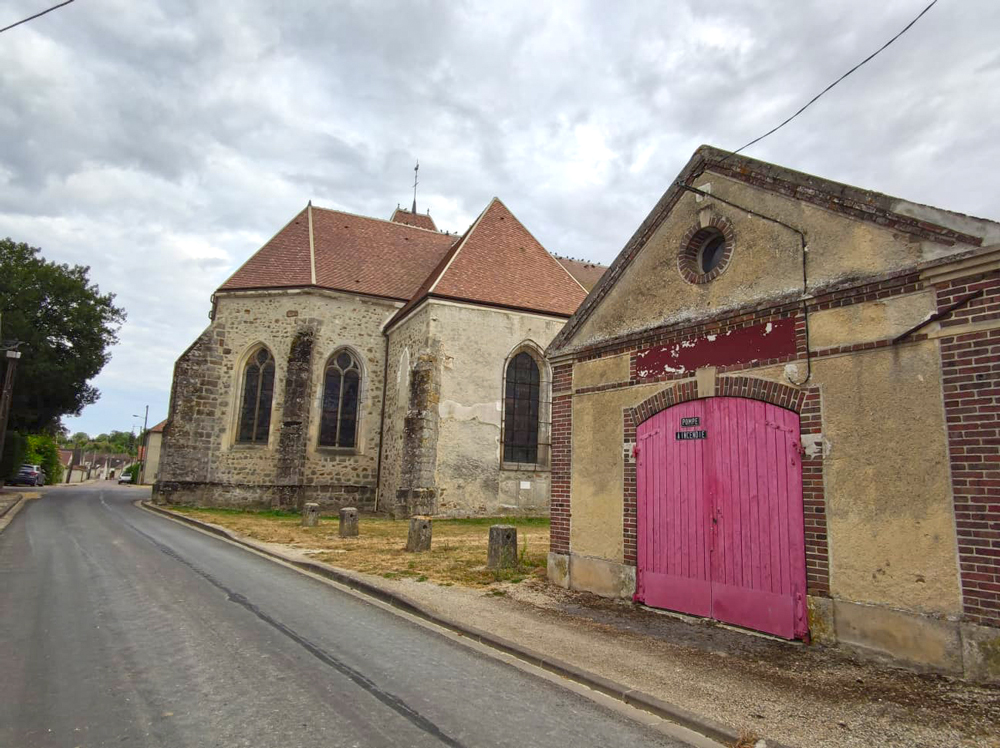 Local des pompiers près de l'église